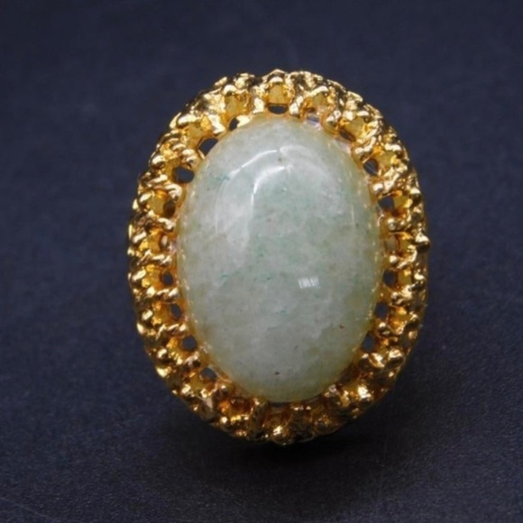Stone ring in gold tone adjustable setting - Picture 1 of 3